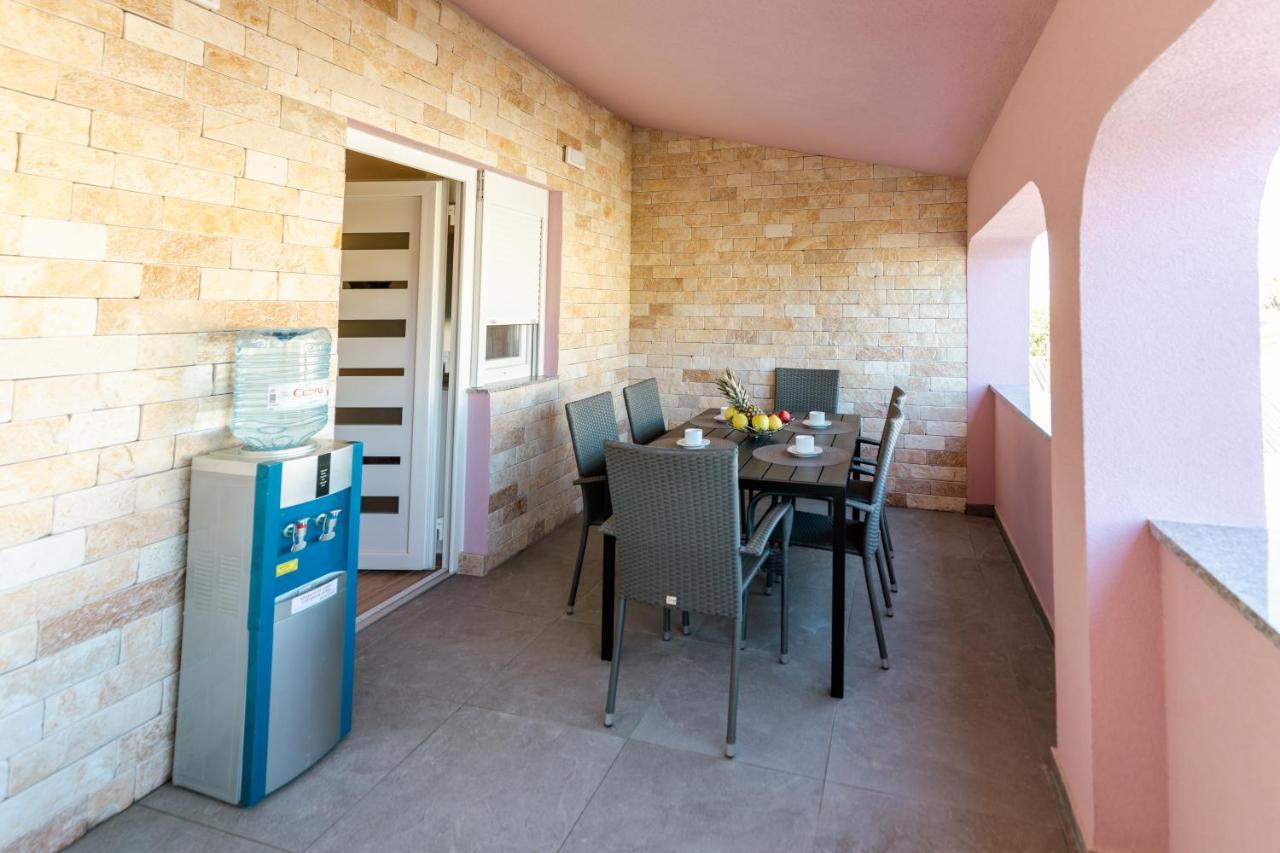 Apartman Laura Вир Екстериор снимка